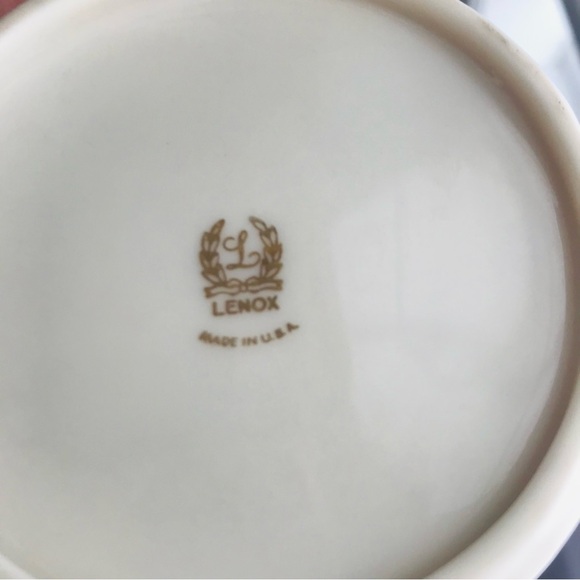 LENOX China Gravy Boat Ivory Porcelain Woodleaf Collection 24k Scallop Gold Trim - Picture 2 of 10